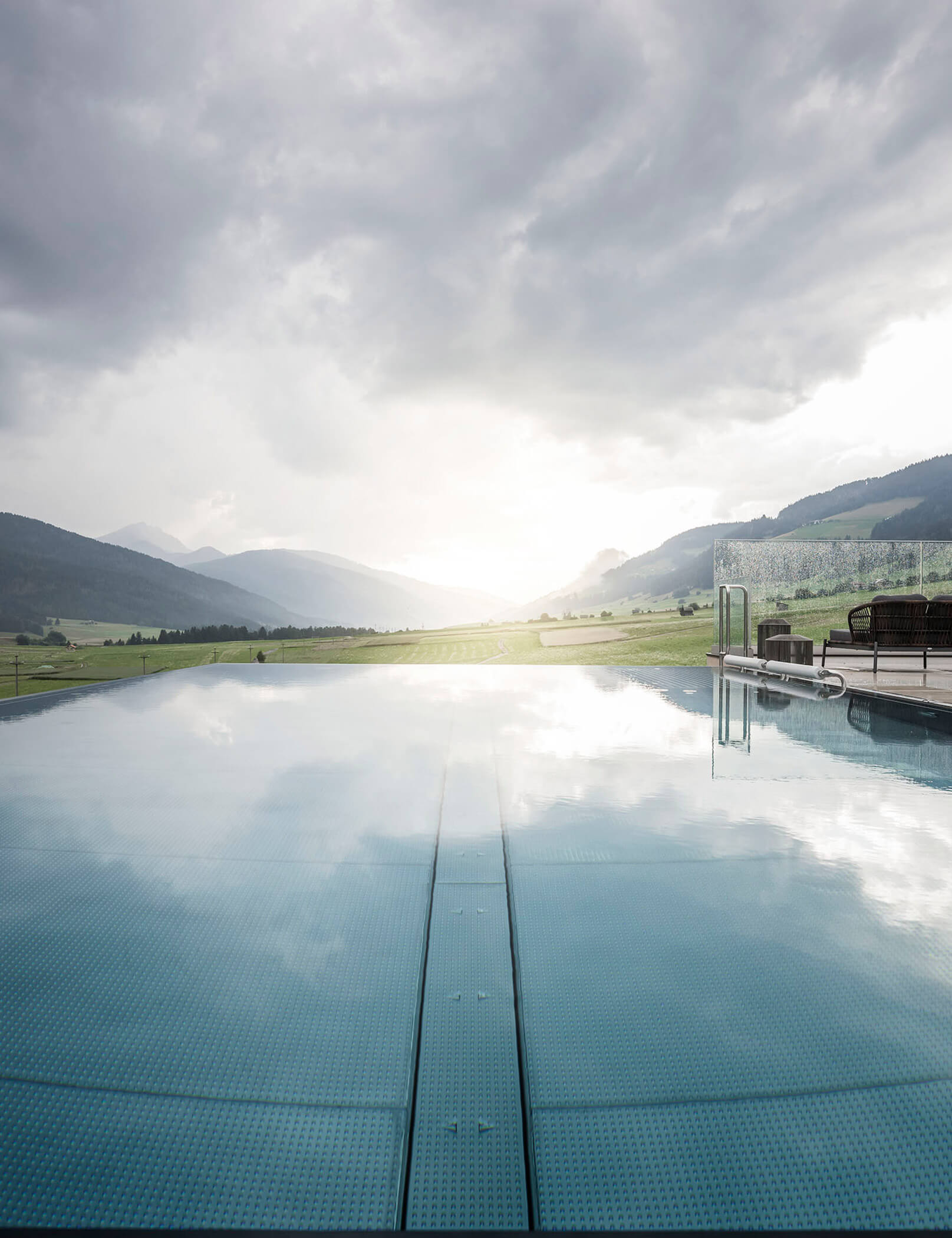 La piscina esterna con vista sul tramonto - Hotel Patris