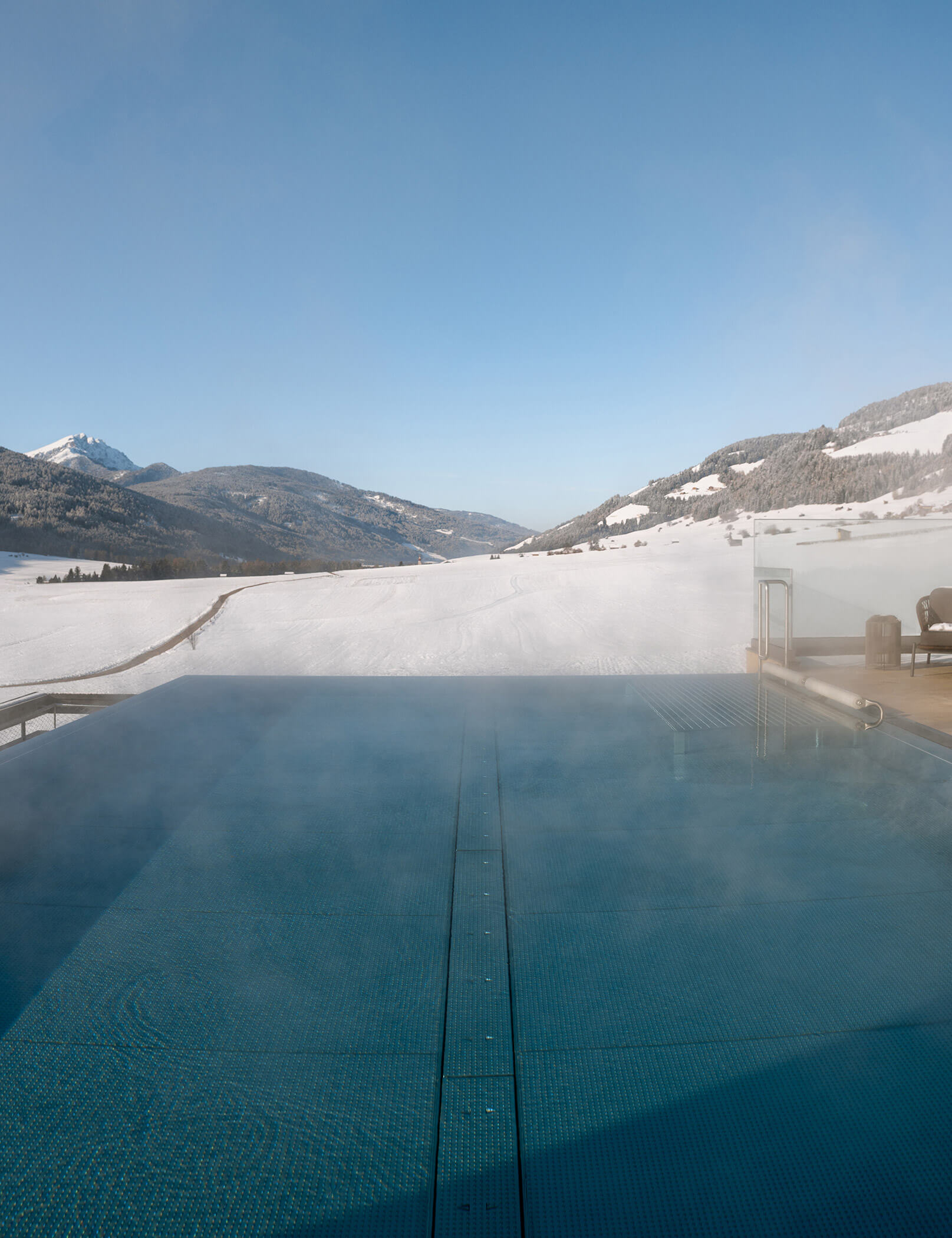 Vista dei dintorni dalla piscina a sfioro - Hotel Patris