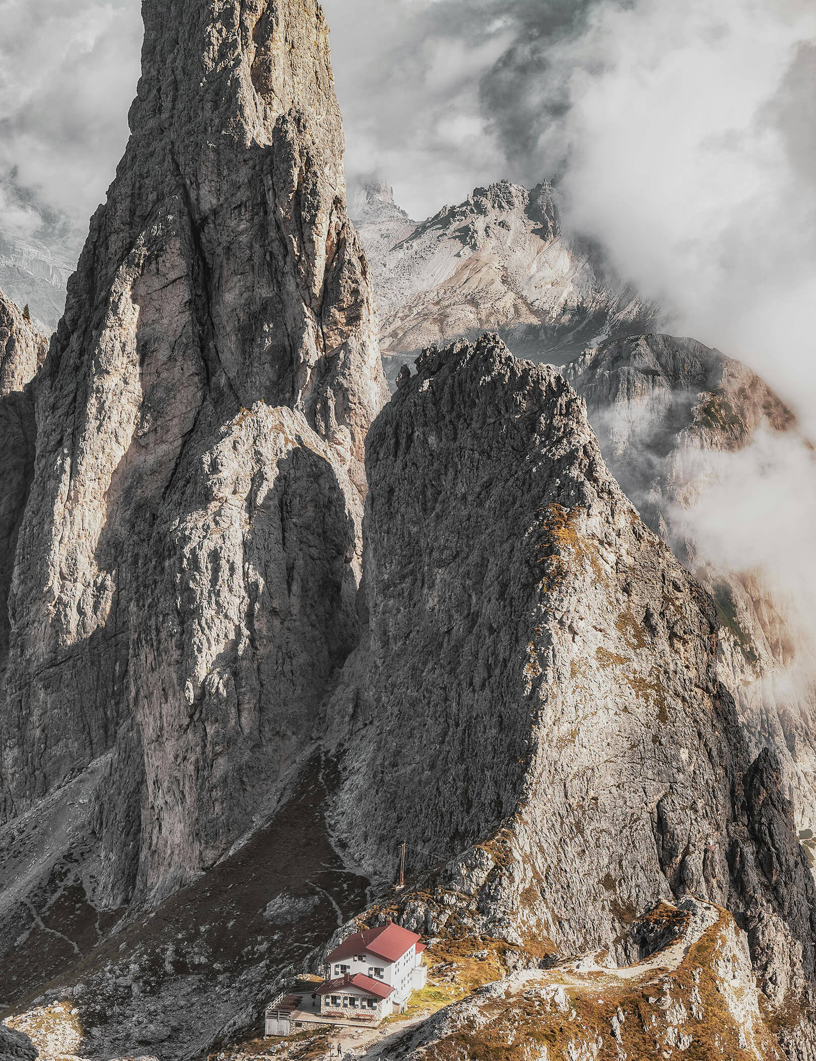 Il rifugio Locatelli con le Tre Cime di Lavaredo sullo sfondo - Hotel Patris