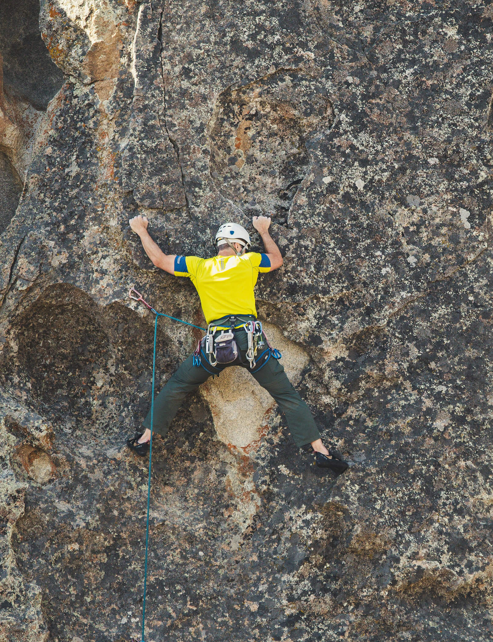 Un arrampicatore in mezzo alla roccia - Hotel Patris