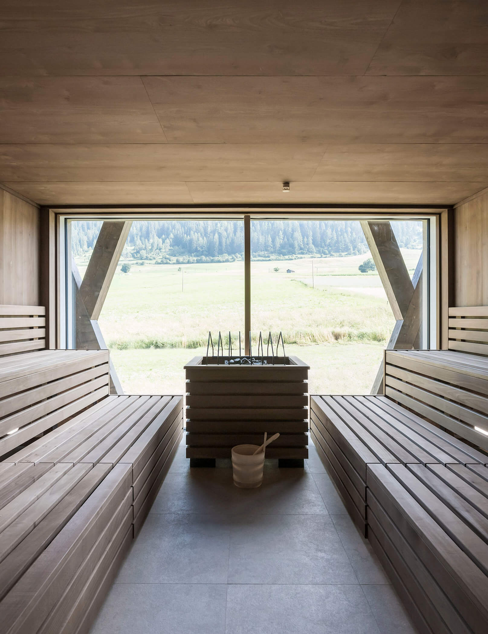 Finnische Sauna mit Blick auf die Naturkulisse von Toblach - Hotel Patris